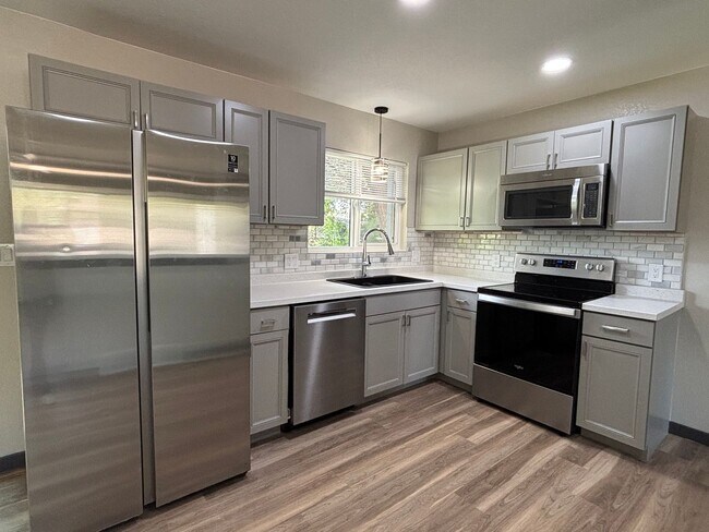 Building Photo - 4 Bed, 3 Bath Home Available Now!  MileSto...