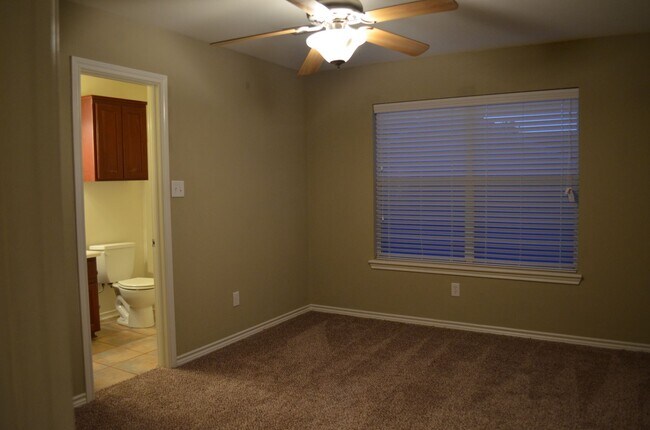 Building Photo - Available August 2026! 4 Bed/4 Bath Less t...