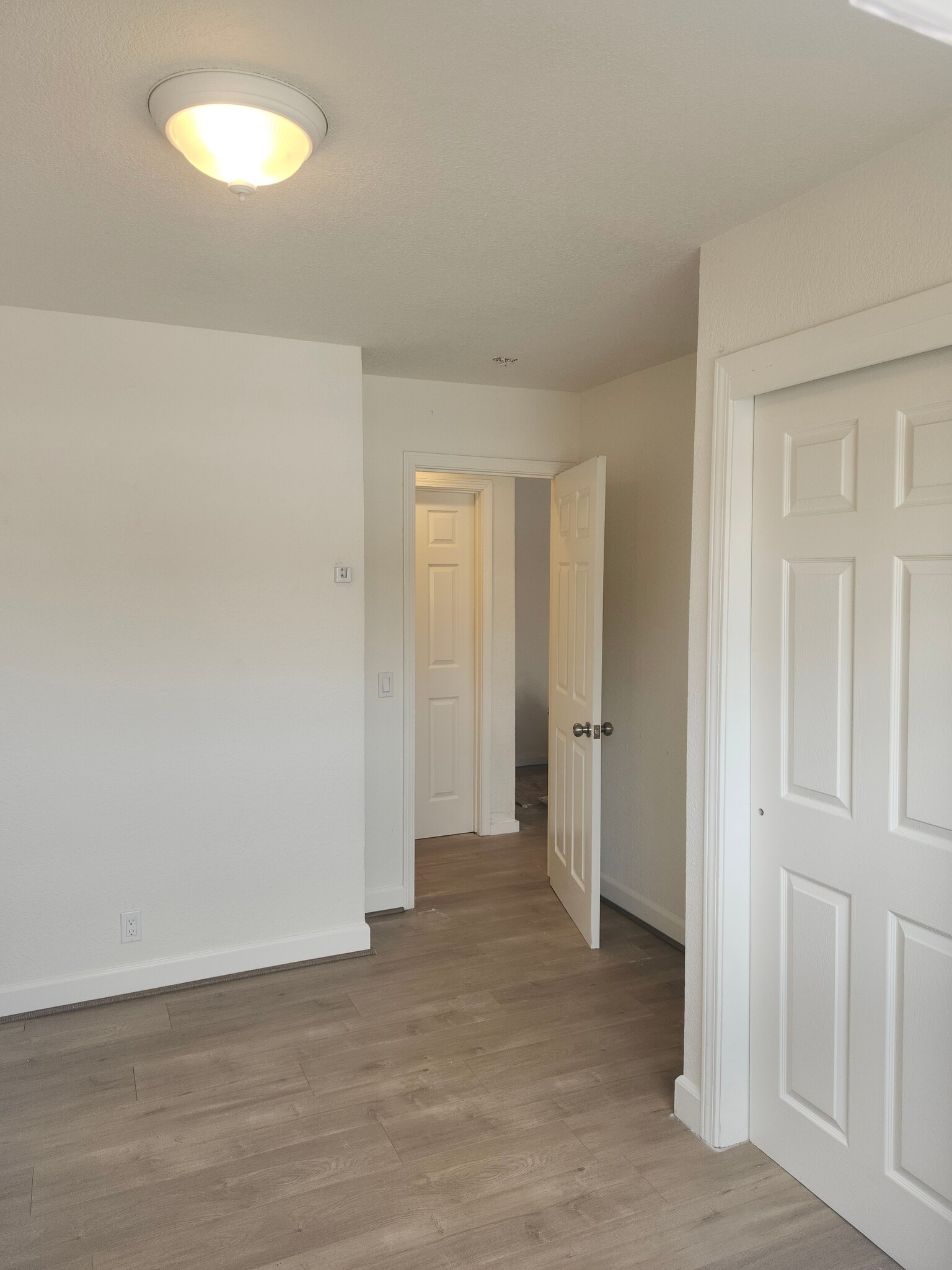 Building Photo - 402 S Laurel St