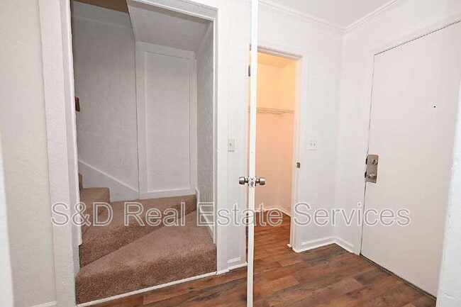 Building Photo - 2249 9th St SE