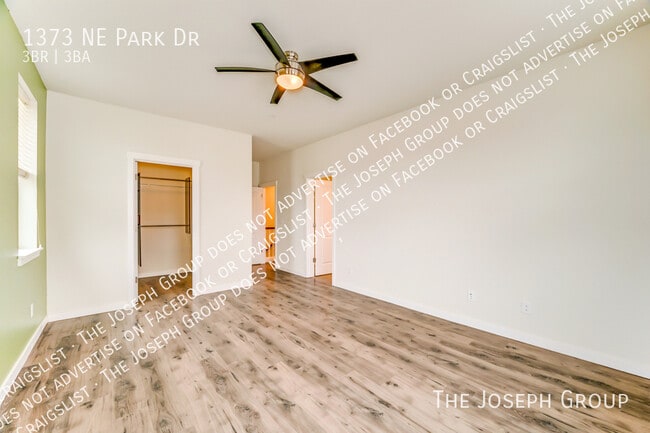 Building Photo - 1373 NE Park Dr
