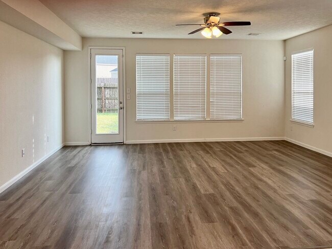 Building Photo - 28519 Willow Orchard Ln