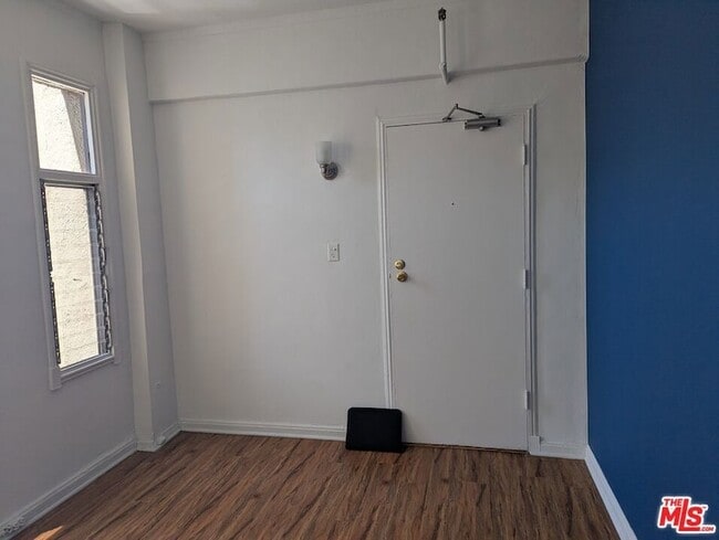 Building Photo - 634 S Gramercy Pl