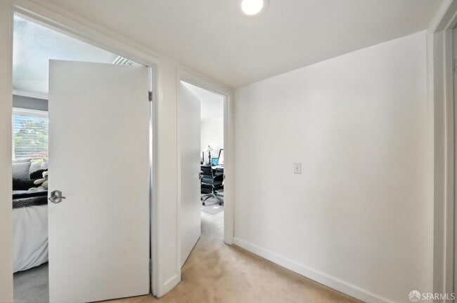 Building Photo - 116 Oakcrest Ct