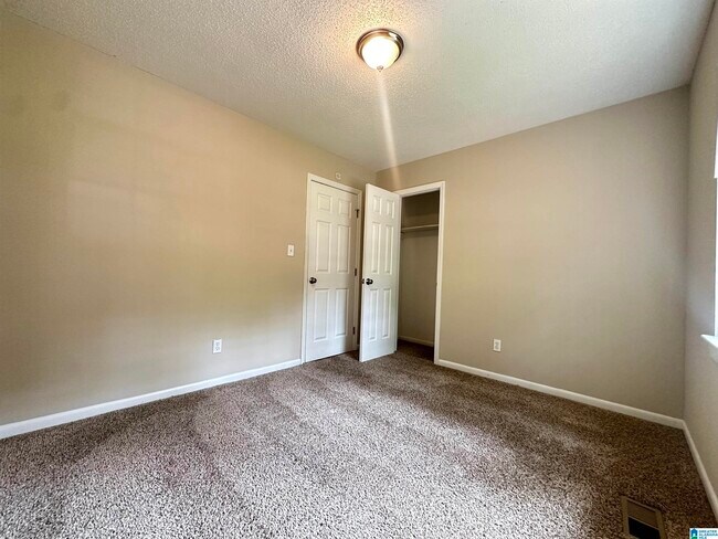 Building Photo - 1608 Azalea Dr