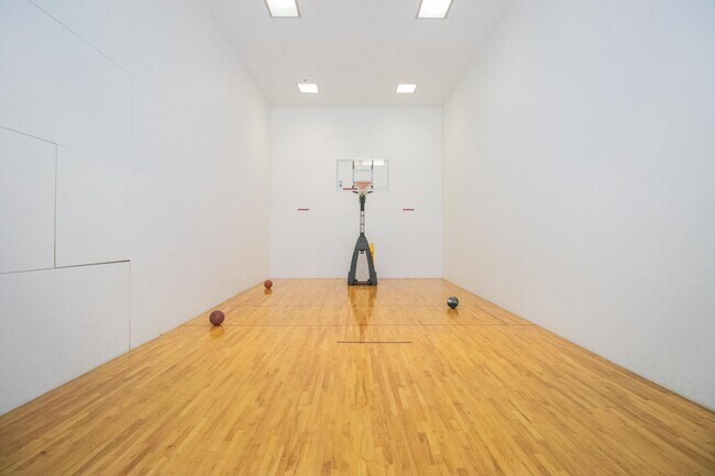 Building Photo - Updated One Bedroom Condo at Opera Plaza | AMSI | Alexandr Metlinski