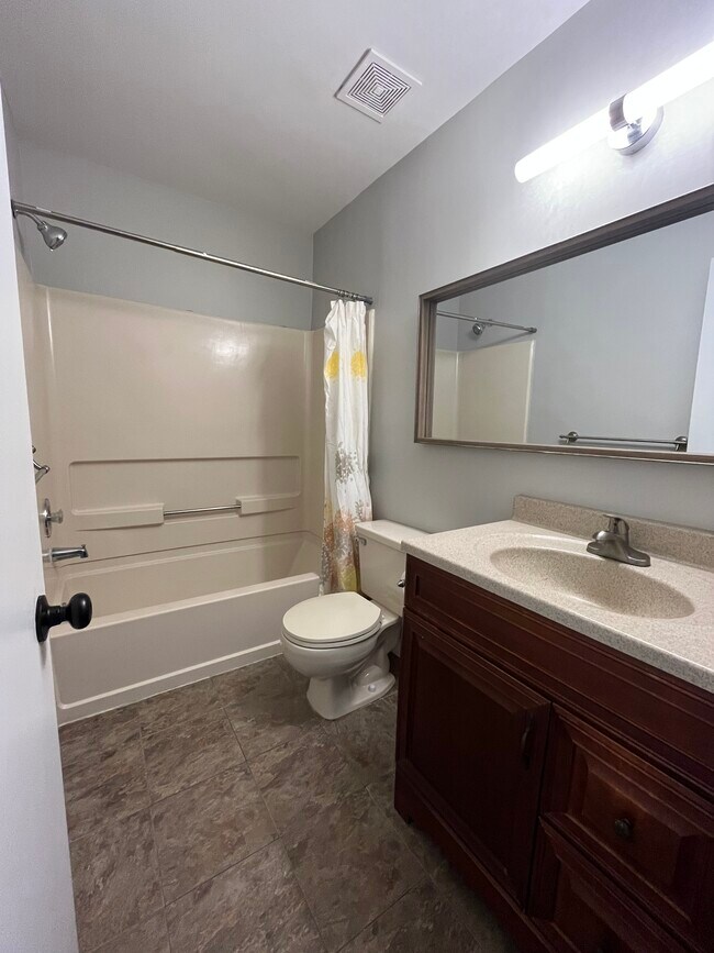 Building Photo - 204 Sandstone Ct