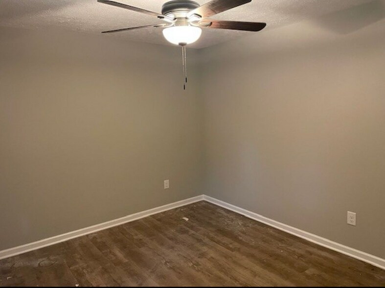 Building Photo - 300 8th Ave SW