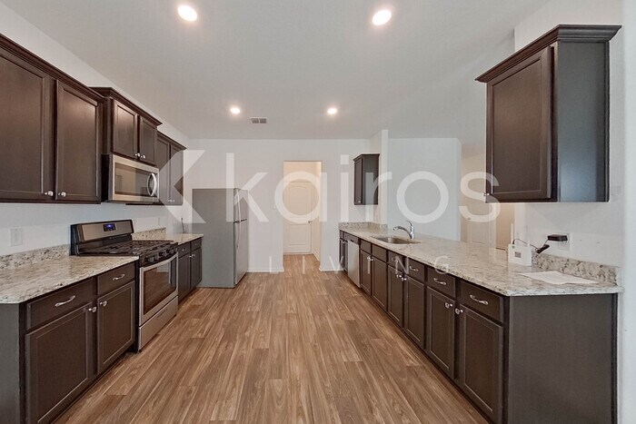 Building Photo - 950 Shady Brk