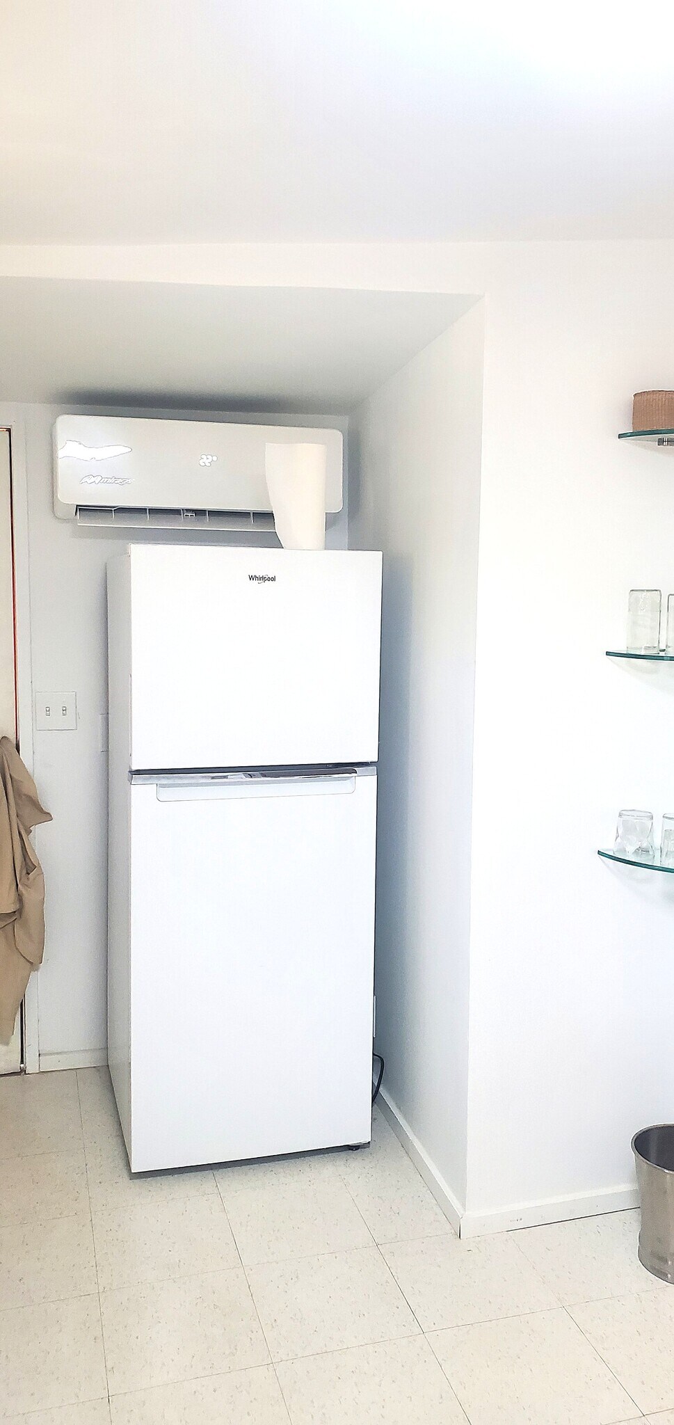 Building Photo - 900 W Rocalla Ave