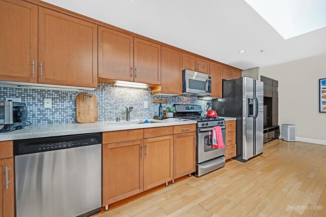 Building Photo - 68 Harriet St