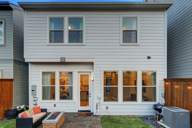 Building Photo - 10934 Brambling Wood Dr