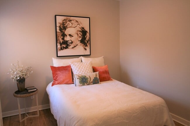 Building Photo - Cozy 2 bedroom brick home!!