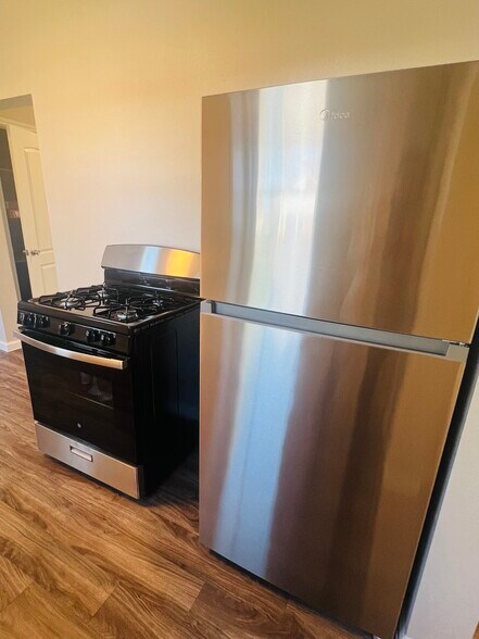 Brand New Stainless Steel Appliances - 822 W Fischer St