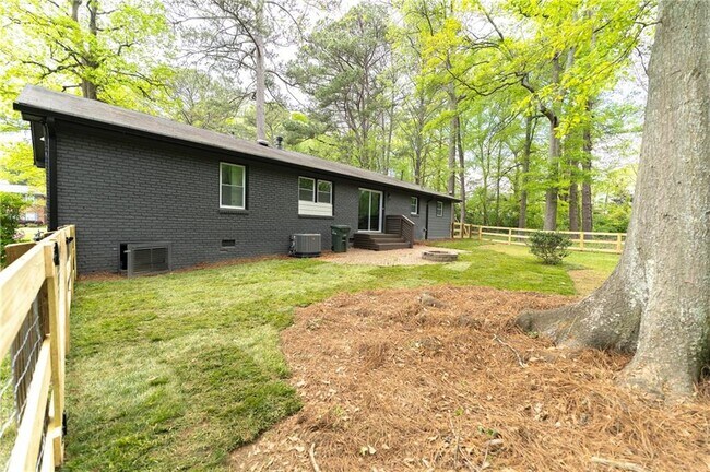 Building Photo - 131 Brookwood Dr SW