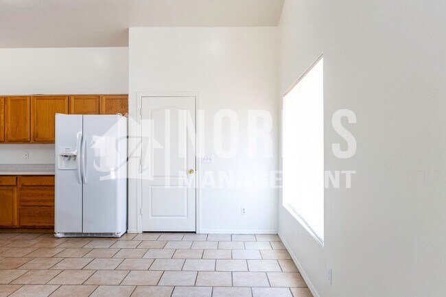 Building Photo - 10493 W Arivaca Dr