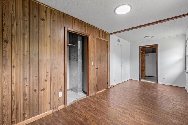 Building Photo - 2205 Island Blvd