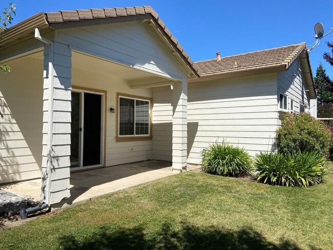 Building Photo - Willow Springs - Cozy 3 Bdrm, 2 Bath on culdesac. Walking distance to Folsom HS