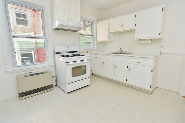 Building Photo - 89 Rockview St