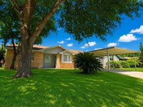 Building Photo - 723 Onaleigh Dr