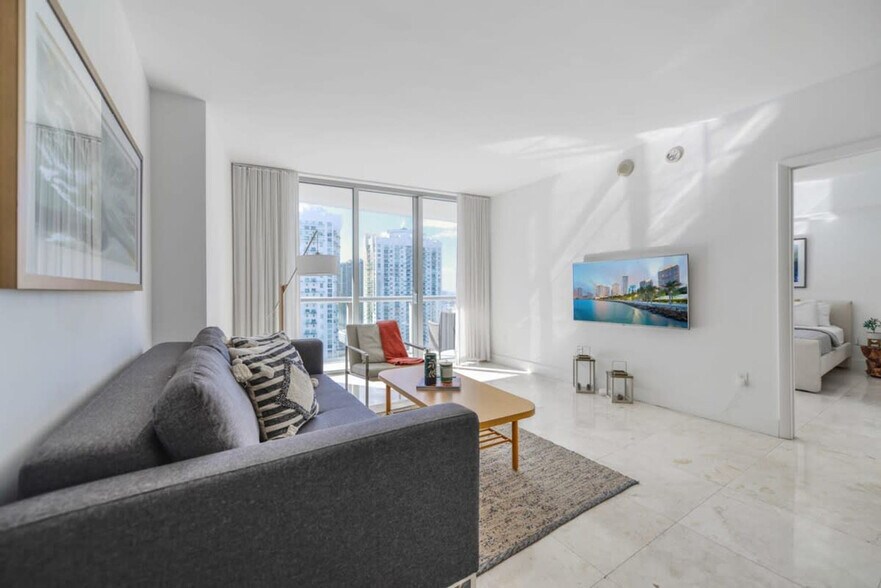 Building Photo - 485 Brickell Ave