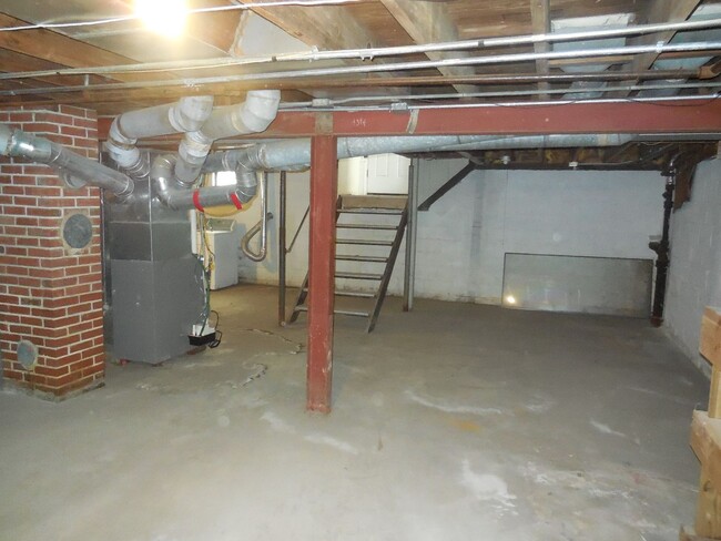 Building Photo - Two Bedroom Home in Belleville