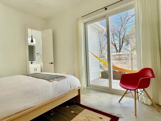 Building Photo - 910 Gullett St