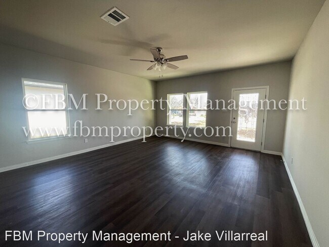 Building Photo - 3 br, 2 bath House - 390 S Pecan