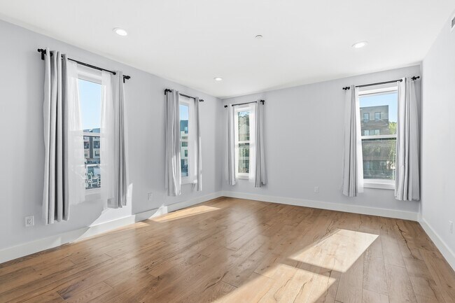 Building Photo - 3850 Washington St