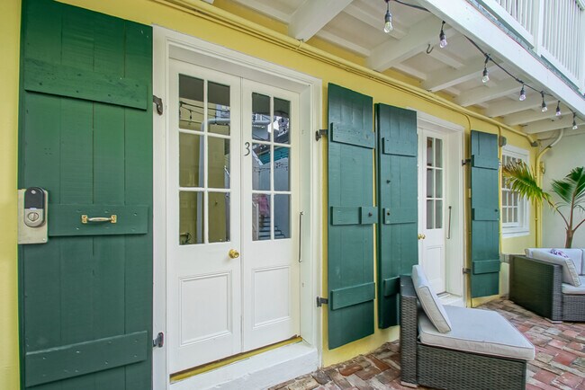 Courtyard entrance - 819 Saint Peter St