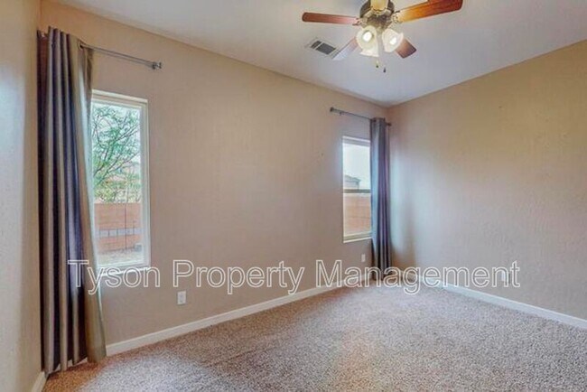 Building Photo - 1667 Domino Dr SE