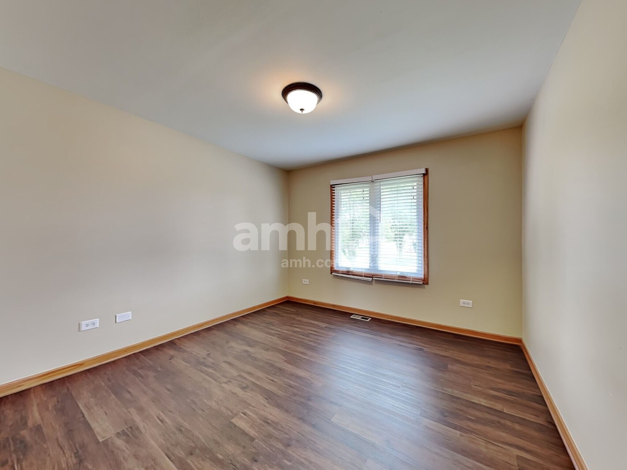 Building Photo - 2113 Cumberland Dr