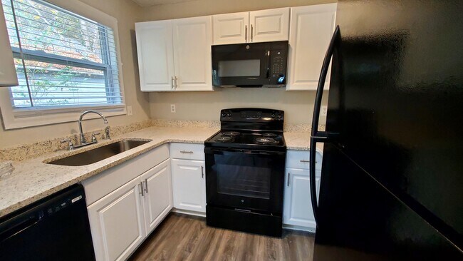 Kitchen - 2931 Lakemont Dr SW