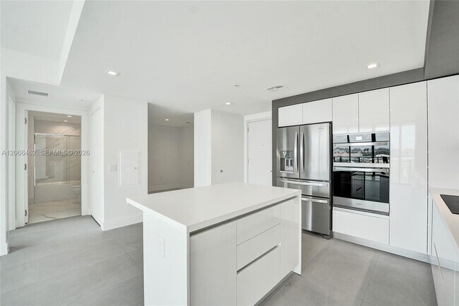 Building Photo - 1170 E Hallandale Beach Blvd
