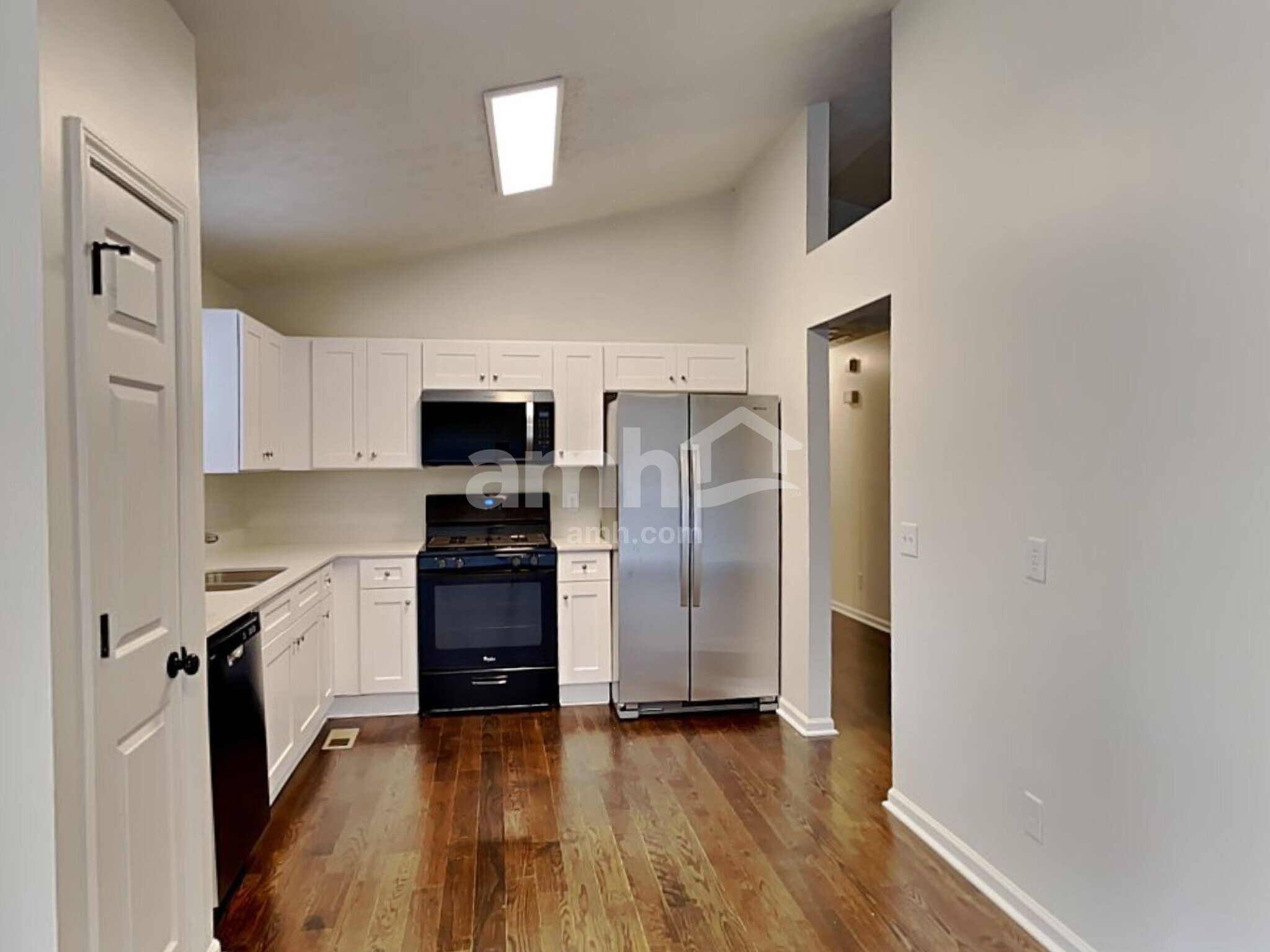 Building Photo - 6028 Woodcreek Dr