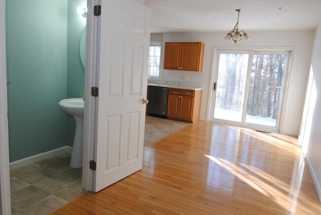 Building Photo - 65 Georgetown Dr