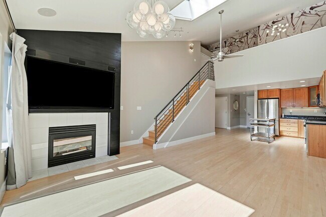 Building Photo - 588 S Van Ness Ave