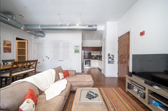 Building Photo - 650 Montgomery St