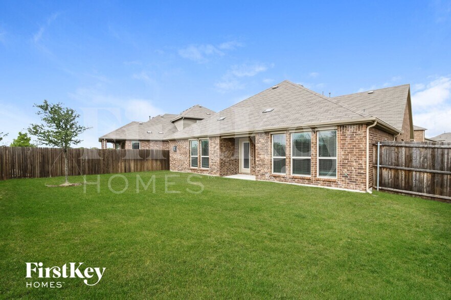 Building Photo - 16209 Weymouth Dr