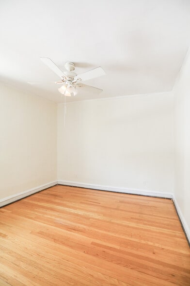 Building Photo - 7714 N Sheridan Rd