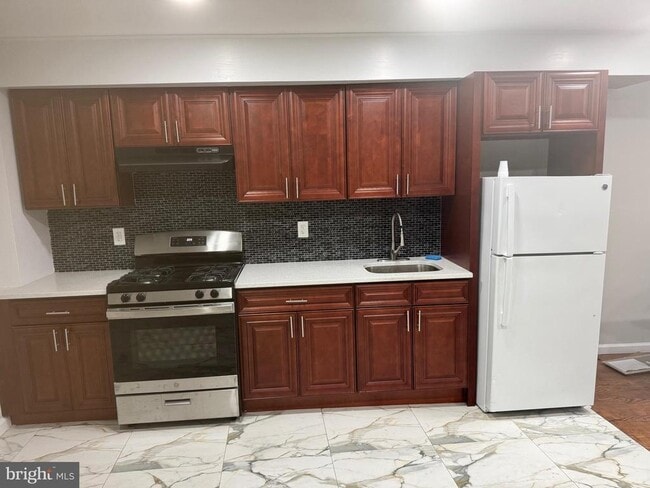 Building Photo - 810 McDowell Ave