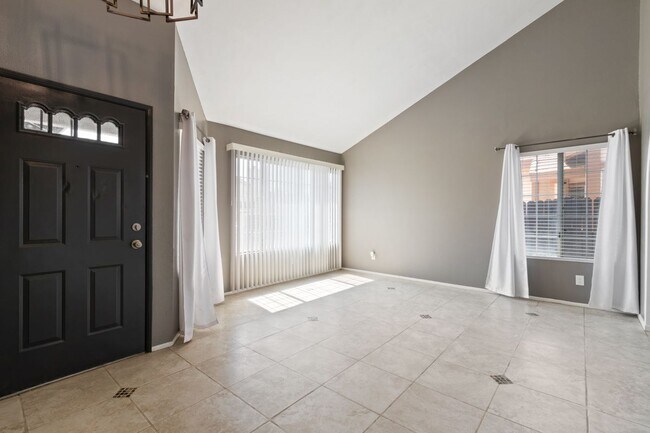 Building Photo - 43865 Carefree Ct