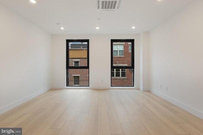 Building Photo - 2007 Cambridge St