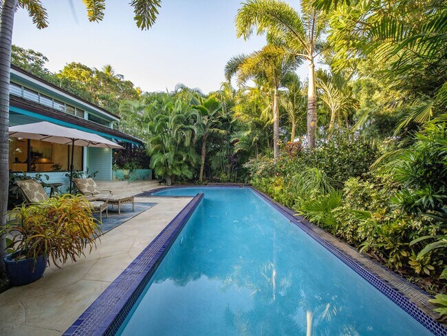Building Photo - Beautiful Furnished, 2 Bed, 3 Bath, Gated ...
