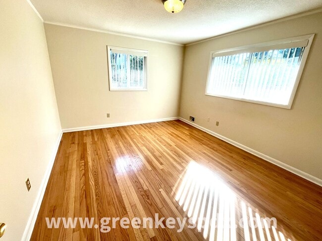 Building Photo - N Albina Duplex