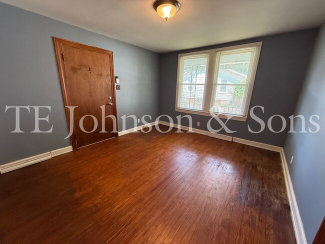 Building Photo - One Bedroom Bungalow