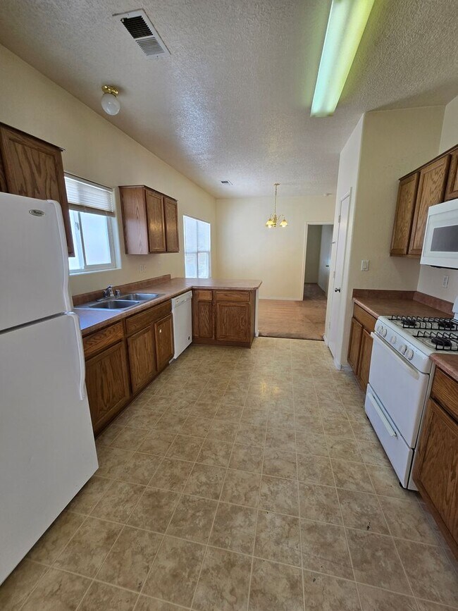 Building Photo - 4 bedroom 2 bath home with Refrigerated Air.