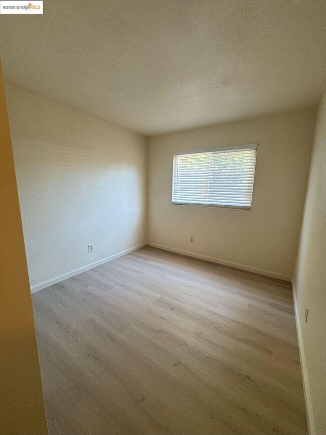 Building Photo - 3323 Blythe Dr