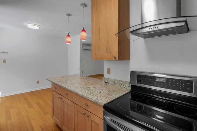 Building Photo - 2-4 Village Park Dr