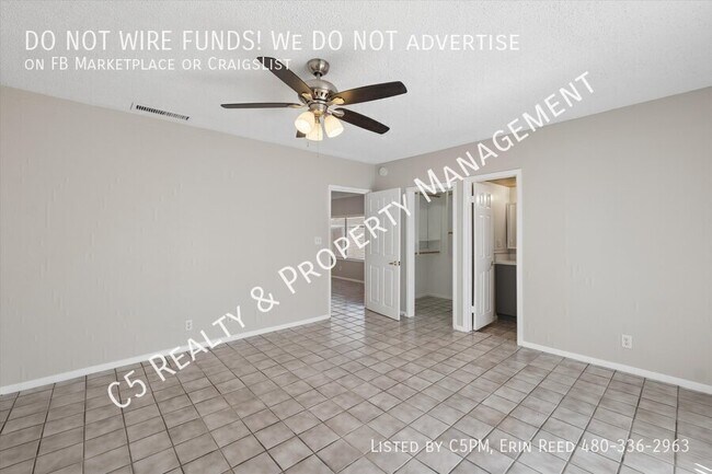 Building Photo - 1418 W 7th Pl